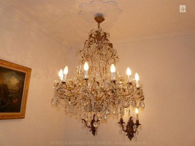 Chandelier with drops.