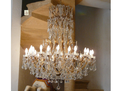 Italian chandelier with drops.