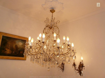 Crystal chandelier with 18...