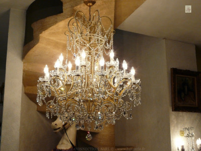 Crystal chandelier with 18...
