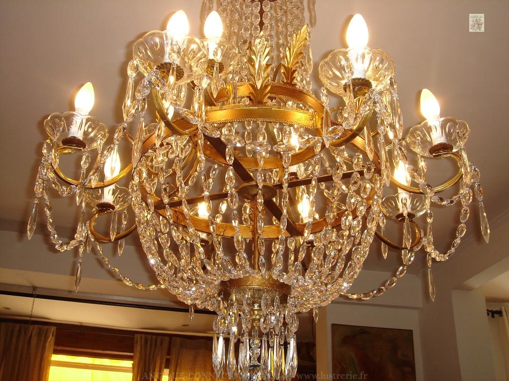 Crystal chandelier with drops
