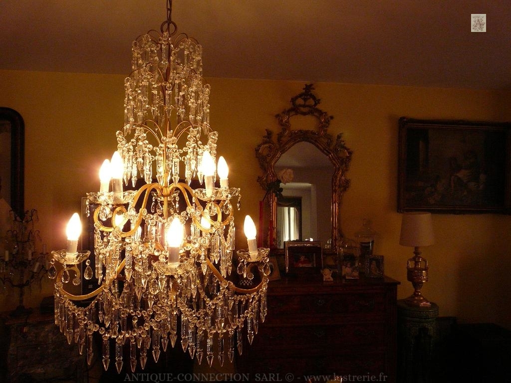 Crystal chandelier with drops